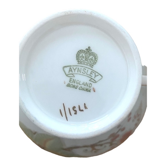 Vintage Aynsley corset style bone China teacup & saucer - Picture 10 of 13